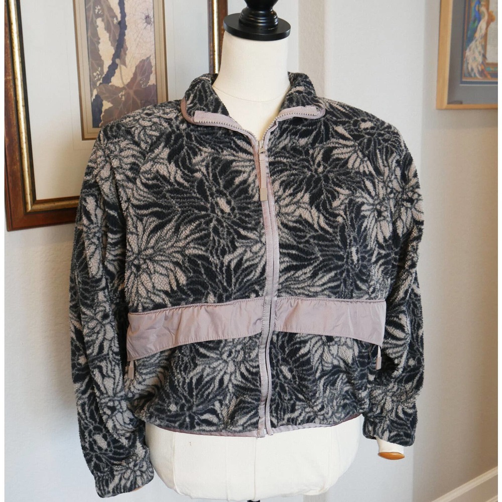 Nike Women's Grey/Black Floral Primaloft Oversize Fleece Zip Swoosh Jacket Small